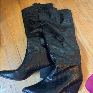 Zara Black Textured Heeled Boots